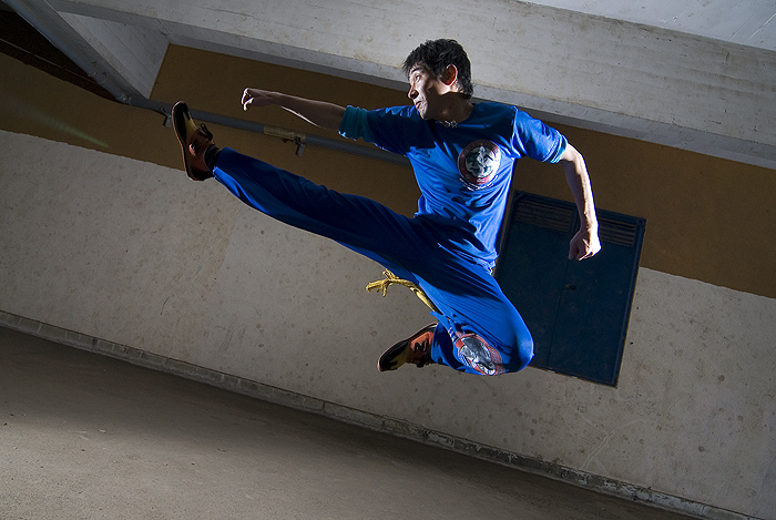 capoeira shinog flying kick